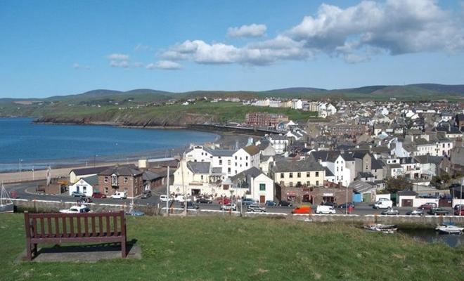 Isle of Man được cho là lấy tên từ Manannán, vị thần biển Celtic đã làm ra sương mù để che giấu hòn đảo khỏi những kẻ xâm lược.