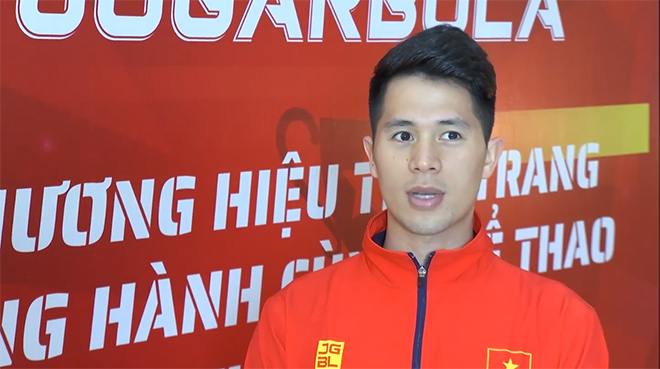 Đình Trọng mặc trang phục chính thức của Đoàn Thể thao Việt Nam tại SeaGame 30