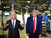 Thời trang Hi-tech - Tim Cook liệu có &quot;lái&quot; được Tổng thống Trump theo ý muốn?