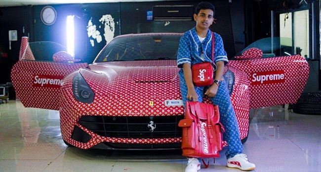 Hình ảnh chụp Rash Saif Belhasa bên chiếc xe Ferrari F12 Berlinetta trị giá 260.000 USD được bọc ngoài là lớp vỏ Louis Vuitton/Supreme từng gây xôn xao. Nhưng thời điểm chụp bức ảnh, cậu vẫn chưa đủ 18 tuổi để lái xe.