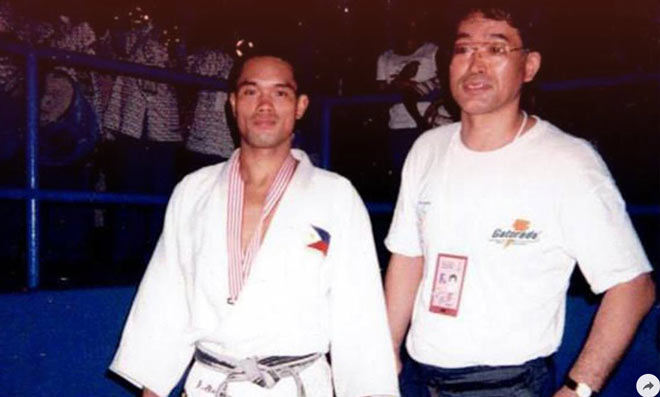 John Baylon (trái) trở lại thi đấu SEA Games dù đã 54 tuổi