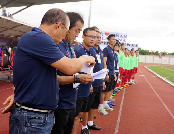 Nhưng sau đó, ông thầy người Hàn Quốc vẫn có vẻ không hài lòng với sự thay đổi không được báo trước của U22 Brunei.