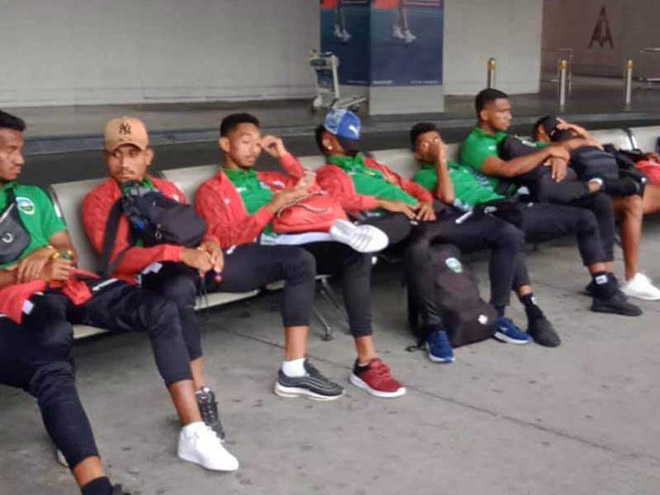 Các cầu thủ Timor Leste bị "bỏ quên" tại sân bay hơn 2 tiếng đồng hồ