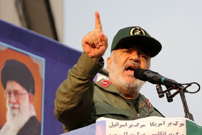 Tướng Iran&nbsp;Hossein Salami cảnh báo hủy diệt Mỹ, Israel và Ả Rập Saudi trong tuyên bố công khai trước công chúng.