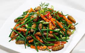 Món hoa hẹ xào nhộng tằm rất tốt cho nam giới. Ảnh minh họa.