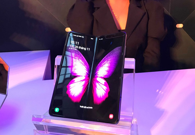 Galaxy Fold có giá 50 triệu đồng.