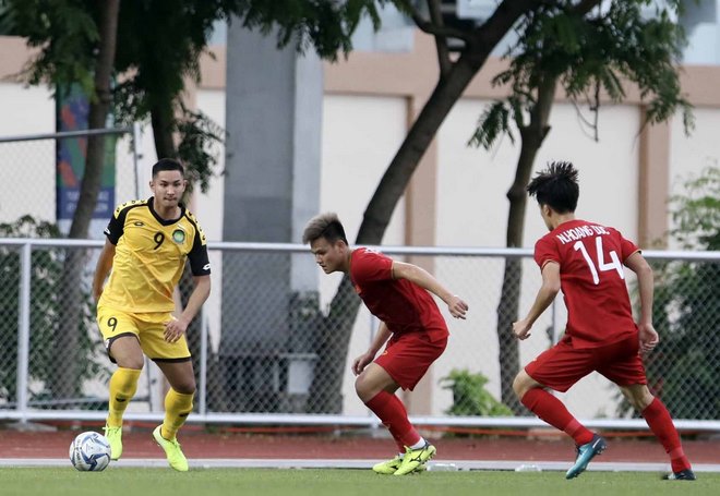 Faiq Bolkiah chơi mờ nhạt và bất lực nhìn U22 Brunei thảm bại 0-6 trước U22 Việt Nam ở trận ra quân SEA Games 30