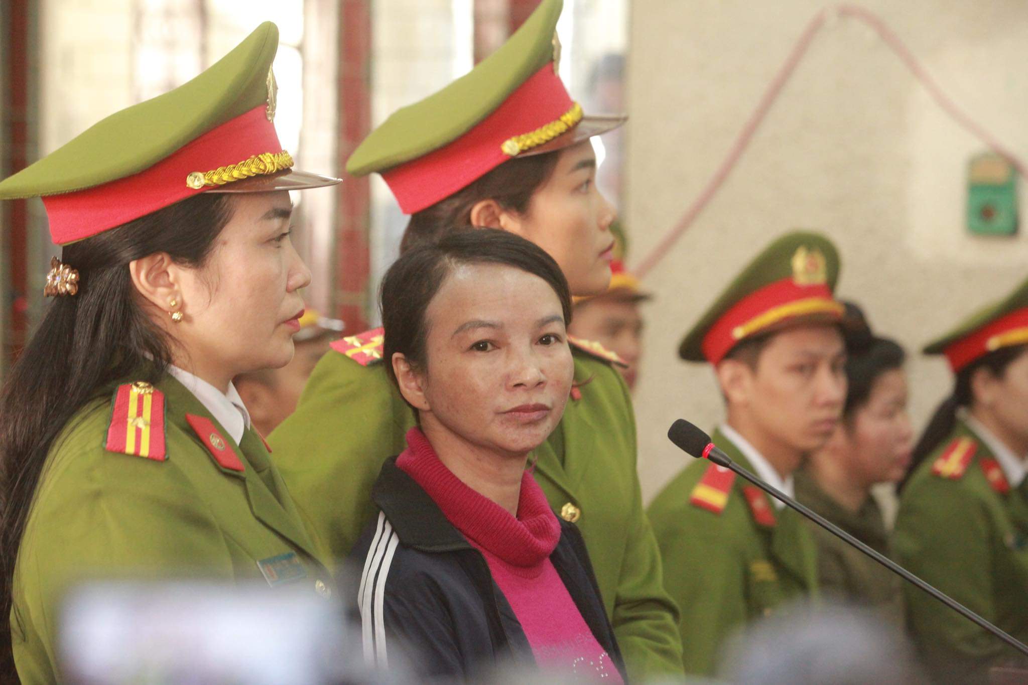 Bà Trần Thị Hiền khẳng định không quen biết 4 bị cáo còn lại.