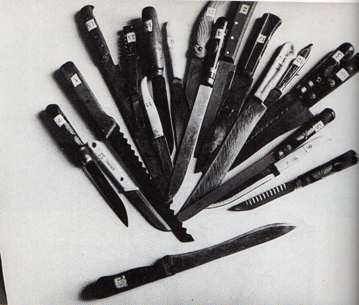 Bộ sưu tập dao được tìm thấy tại nhà của Andrei Chikatilo