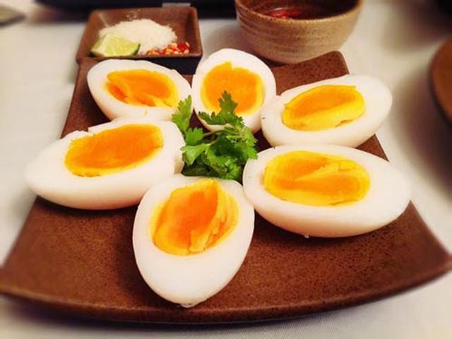 Với người bị cao huyết áp hoặc cholesterol máu cao vẫn có thể ăn trứng