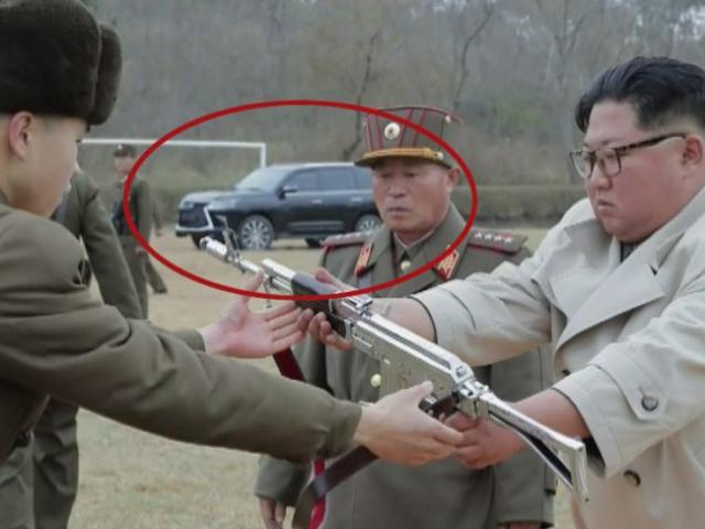 Lộ diện xe sang đời mới nhất trong bức ảnh chụp ông Kim Jong Un