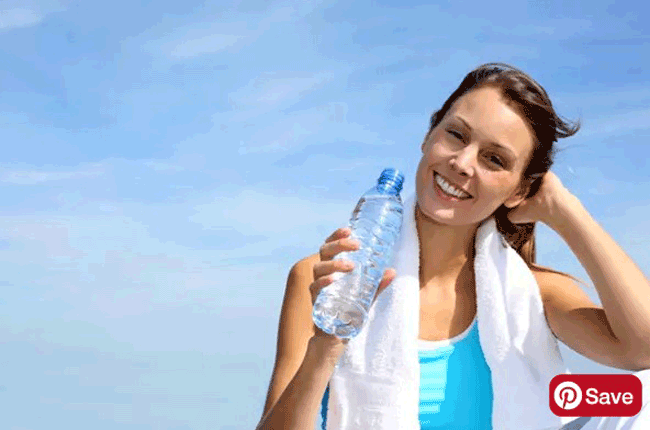 7. Uống nhiều nước: Một trong những mẹo tăng chiều cao đơn giản nhất cho thanh thiếu niên là uống nhiều nước để giải độc cơ thể. Đồng thời, nó cũng hỗ trợ trong việc hấp thụ các chất dinh dưỡng giúp tăng chiều cao.

