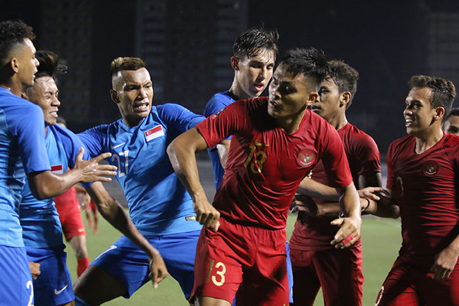 Cầu thủ loạn đả nảy lửa trong trận U22 Indonesia đấu U22 Singapore - 5