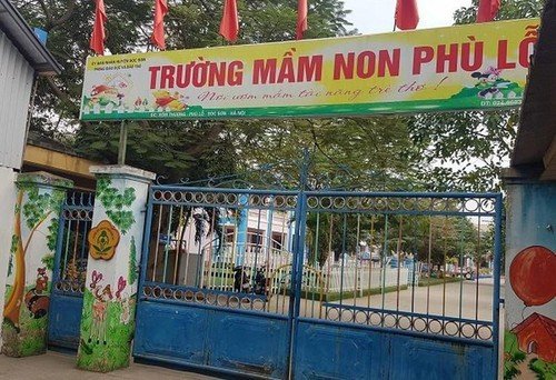 &nbsp;Trường mầm non Phù Lỗ - nơi xảy ra sự việc bé trai 3 tuổi kẹt đầu khi chơi cầu trượt dẫn đến tử vong