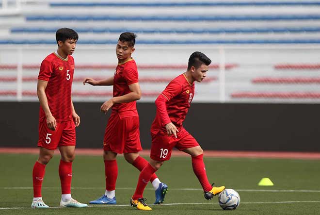 Quang Hải (số 19) có thể đá trận đầu tiên của mình ở SEA Games 30 khi cùng U22 Việt Nam đối đầu U22 Lào