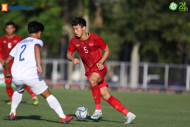 Văn Hậu đã bị tước oan một bàn thắng trong trận đấu gặp U22 Lào