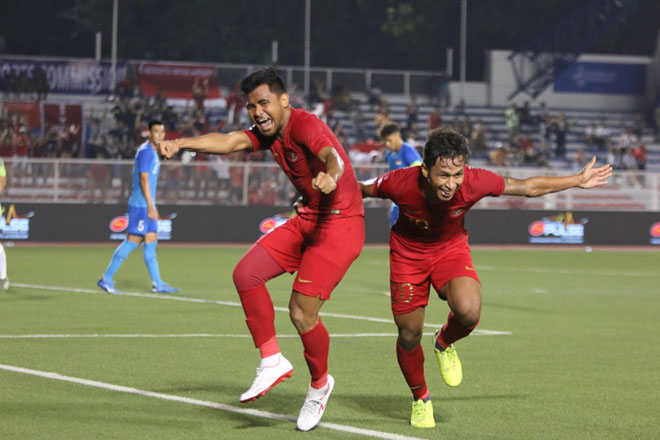 Những bàn thắng trong hiệp 2 giúp U22 Indonesia đánh bại U22 Singapore và tiếp tục bám đuổi U22 Việt Nam