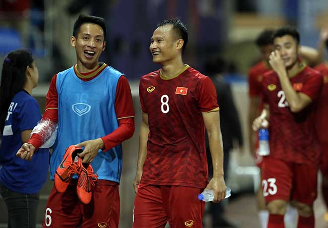 Quang Hải &#34;nổ súng&#34; đá U22 Lào, HLV Park Hang Seo có ăn mừng? - 7