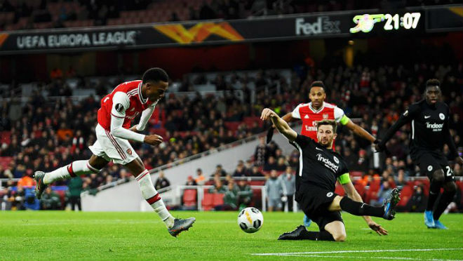 Arsenal thua ngược Eintracht Frankfurt ngay trên sân nhà Emirates