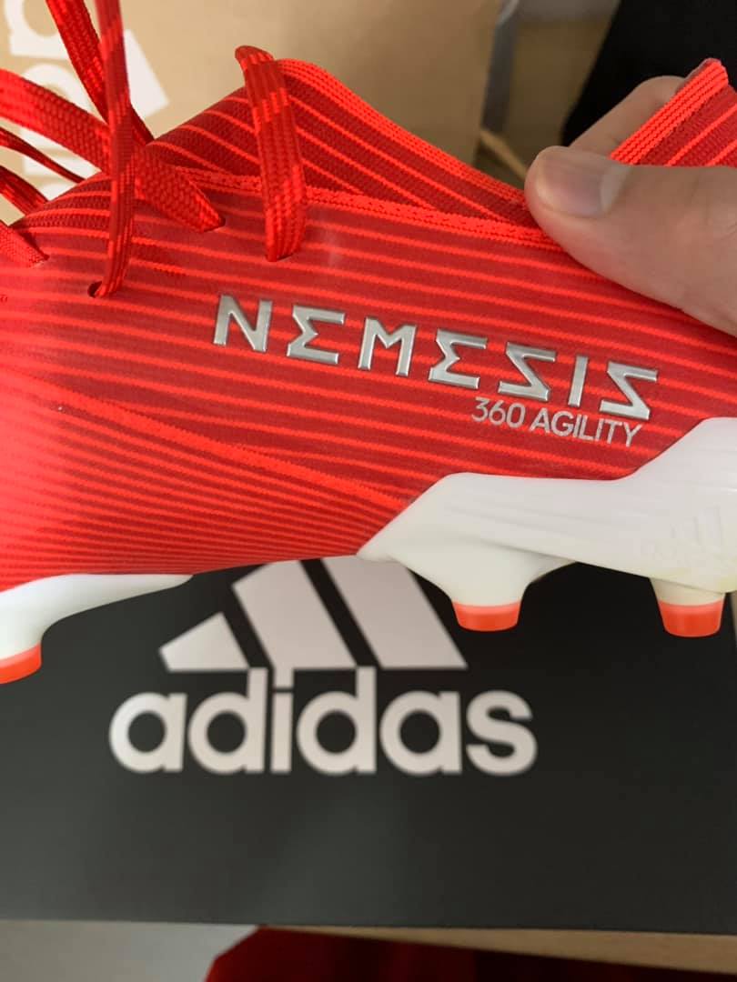 Về giày tập, Hoàng Đức đặc biệt yêu thích giày của hãng Adidas. Mẫu giày Nemeziz 19 này của Hoàng Đức cũng được nhiều cầu thủ trên thế giới chọn sử dụng.