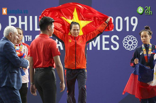 Tấm HCV SEA Games nghẹn ngào trong nước mắt của Vương Thị Huyền cử tạ - 6