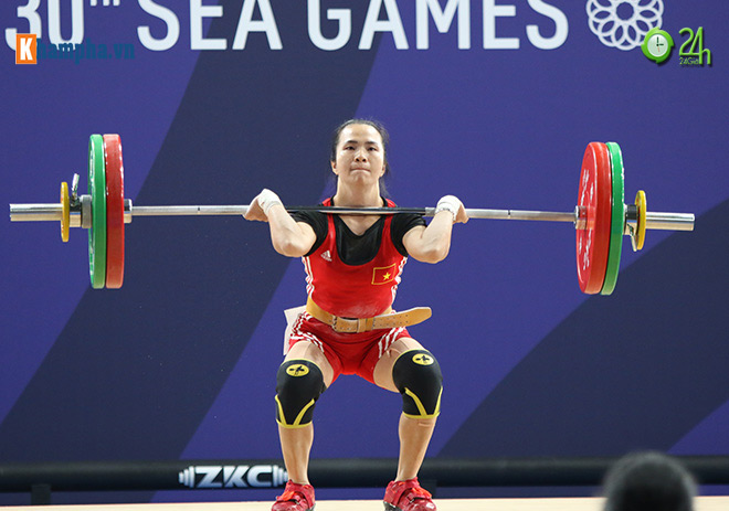 Tấm HCV SEA Games nghẹn ngào trong nước mắt của Vương Thị Huyền cử tạ - 1