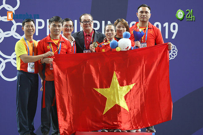 Tấm HCV SEA Games nghẹn ngào trong nước mắt của Vương Thị Huyền cử tạ - 9