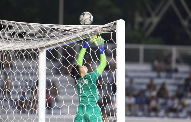Thủ môn Bùi Tiến Dũng mắc sai lầm, U22 Việt Nam nhận trái đắng trước Indonesia - 1