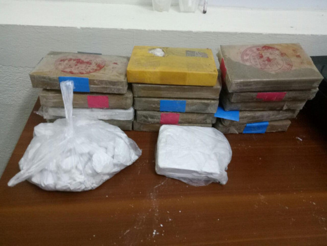 Hơn 10 kg heroin được phát hiện dạt vào bờ biển