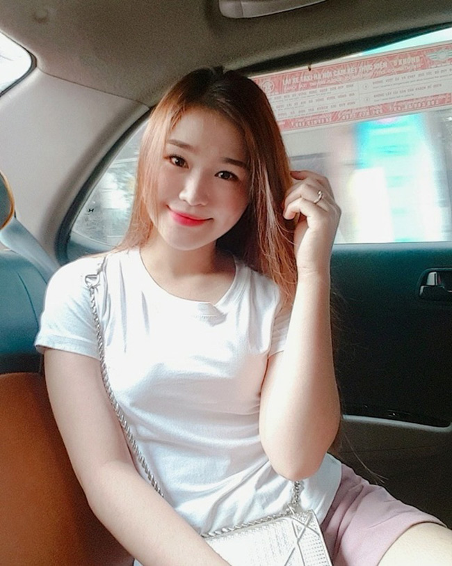 Hot girl này từng tiết lộ mẫu người yêu lý tưởng&nbsp;phải yêu thích bóng đá và quan tâm đến người yêu.