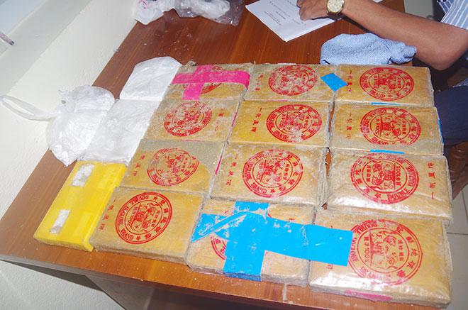 25 bánh heroin lực lượng chức năng đã thu giữ. Ảnh T.T