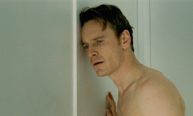 Michael Fassbender trong Shame: Những cảnh khoả thân hoàn toàn mặt trước của đàn ông trên phim rất ít so với cảnh tương tự của các diễn viên nữ, thế nhưng cảnh quay của Michael Fassbender trong Shame lại trở thành một trong những cảnh khỏa thân đắt giá của điện ảnh thế giới.