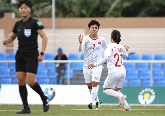 Đội bóng đá nữ Việt Nam đang trên hành trình bảo vệ chiếc HCV SEA Games.