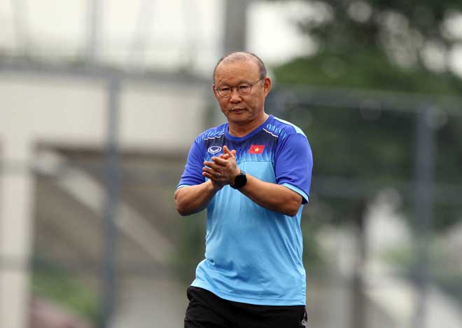 Chiều 2/12, thầy trò HLV Park Hang Seo trở lại tập luyện ở Manila để chuẩn bị cho trận đấu với U22 Singapore (19h ngày 3/12) ở lượt đấu thứ 4 bảng B môn bóng đá nam SEA Games 2019