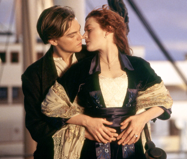 Trong vai diễn nổi bật là nàng Rose của Titanic, Kate Winslet cũng có cảnh cởi áo.