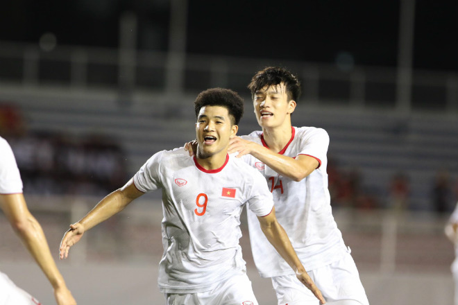 Đức Chinh (số 9) tỏa sáng với bàn thắng muộn giúp U22 Việt Nam thắng 1-0 trước U22 Singapore