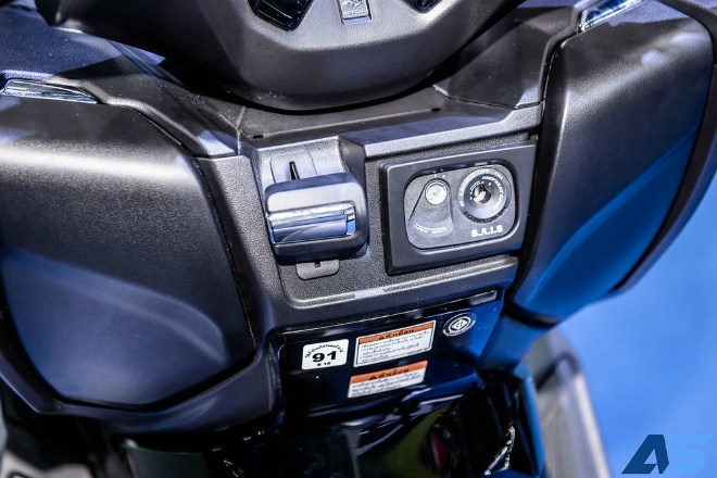 Hoành tráng xe ga cỡ lớn Suzuki Burgman 400 giá 164 triệu đồng - 12