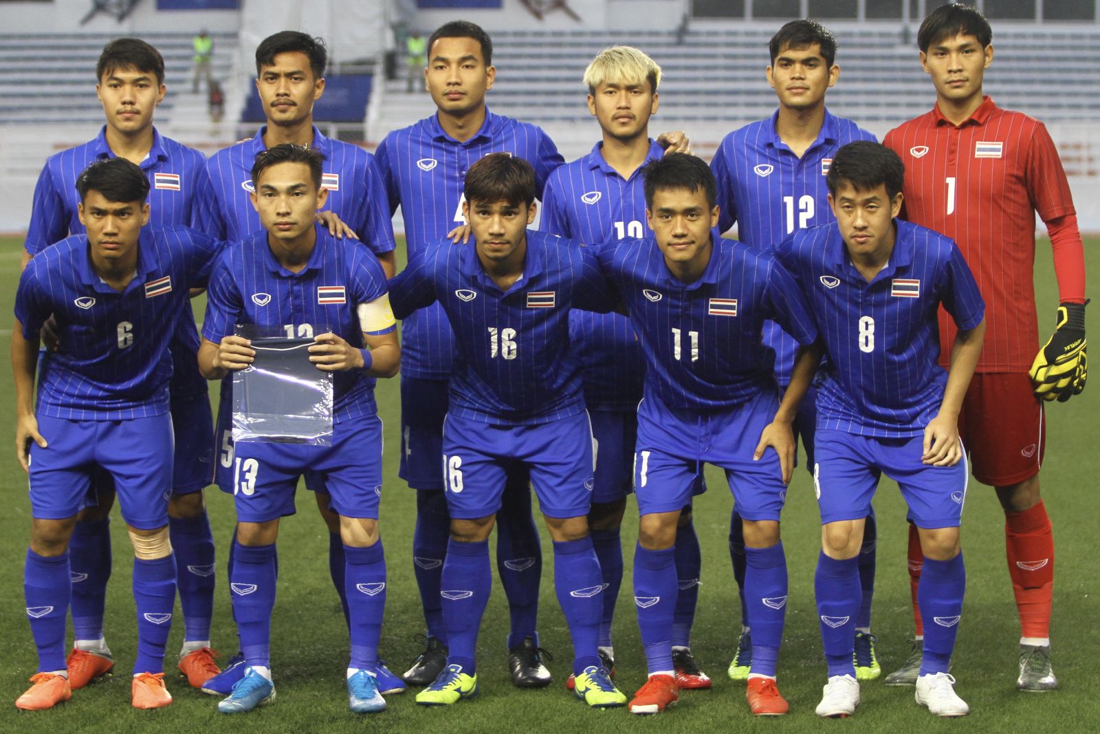 Các cầu thủ Thái Lan phải thắng U22 Việt Nam với cách biệt 2 bàn mới có thể đi tiếp.