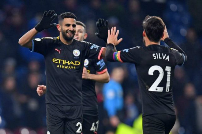 Mahrez (trái) cán mốc tròn 50 bàn ở giải Ngoại hạng Anh