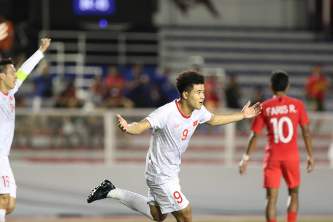 Hà Đức Chinh tỏa sáng giúp U22 Việt Nam thắng U22 Singapore 1-0