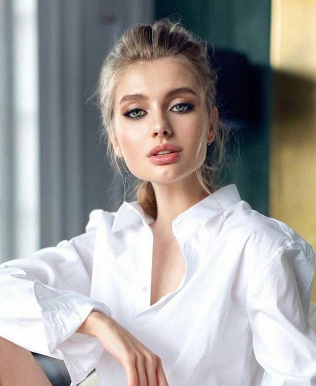 Ngoài hoạt động với vai trò người mẫu, Yanchenko còn tham gia đóng quảng cáo cho nhiều nhãn hàng.