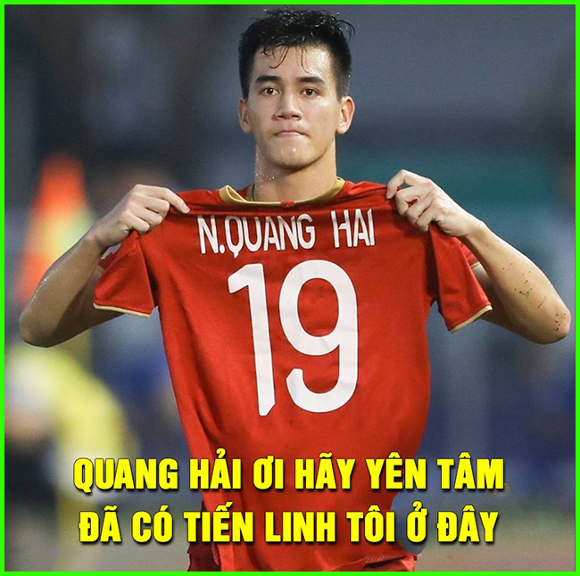 Ghi bàn không quên ăn mừng tri ân đồng đội Quang Hải đang chấn thương.