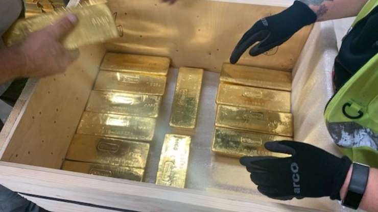 Hơn 100 tấn vàng từ thời Thế chiến II được Anh trao trả cho Ba Lan (Ảnh: Sky News)