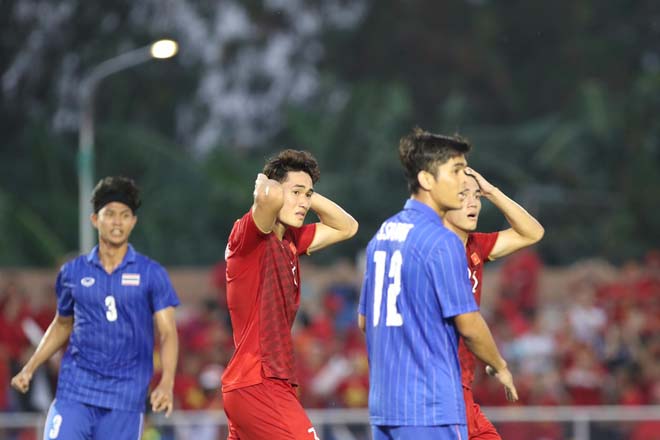 Tấn Sinh lo lắng vì đá hỏng penalty