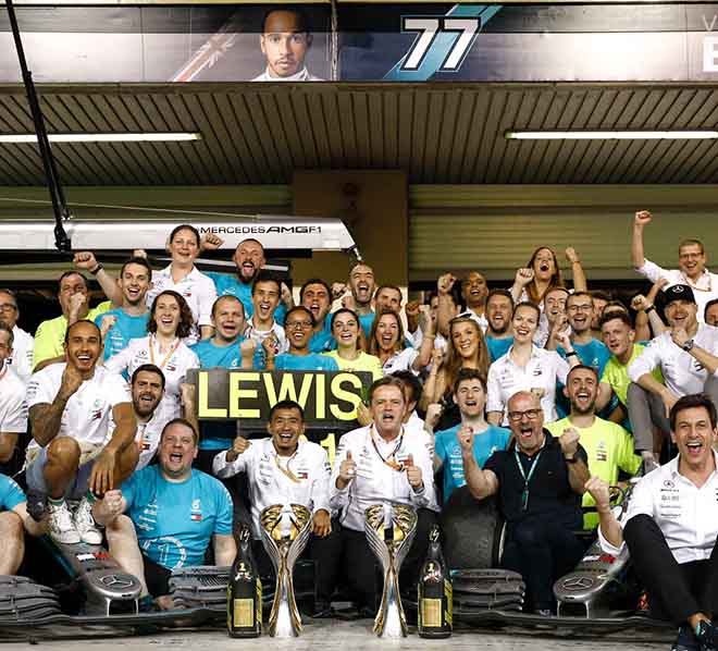Mercedes kết thúc mùa giải với 1 chiến thắng