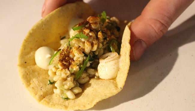 Người dân bản địa của Mexico đã ăn escamoles từ rất lâu và xem đây là nguồn protein quan trọng. Thậm chí, hoàng đế thời Aztec đã ăn món này từ 800 năm trước.