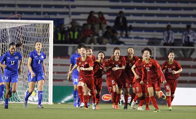 Trải qua 120 phút đầy vất vả&nbsp;và đau đớn, ĐT nữ Việt Nam đã giành chiến thắng 1-0 trước Thái Lan để bảo vệ thành công HCV bóng đá nữ SEA Games