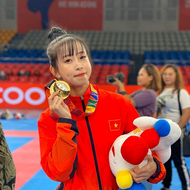 Châu Tuyết Vân là gương mặt quen thuộc của thể thao Việt Nam. Cô được mệnh danh là hoa khôi Teakwondo.