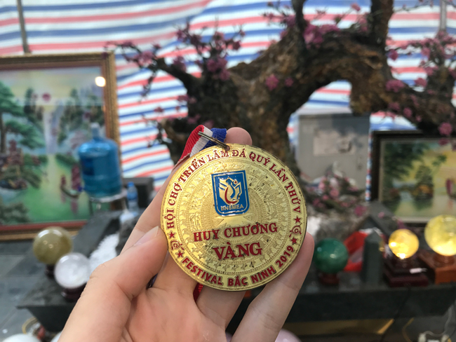 Gần đây nhất, cây đạt được huy chương vàng tại Hội chợ triển lãm đá quý tại Bắc Ninh 2019.