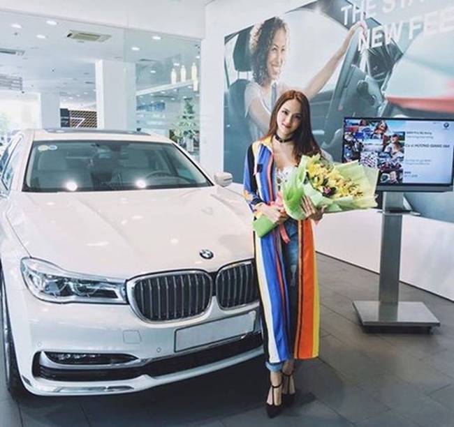 Trước đó, nữ ca sĩ đã tậu cho mình 2 chiếc xế của&nbsp; thương hiệu BMW với giá thành lần lượt là 2 và 4 tỷ đồng để phục vụ nhu cầu đi lại và công việc.